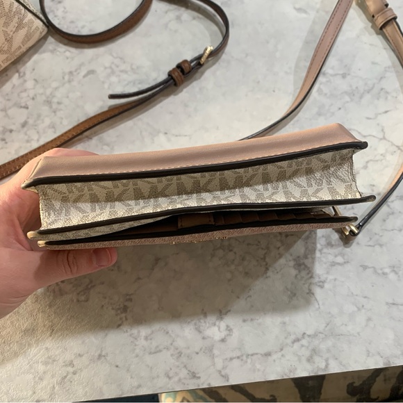 Jet Set Small Two-Tone Logo Smartphone Crossbody Bag - Picture 11 of 13